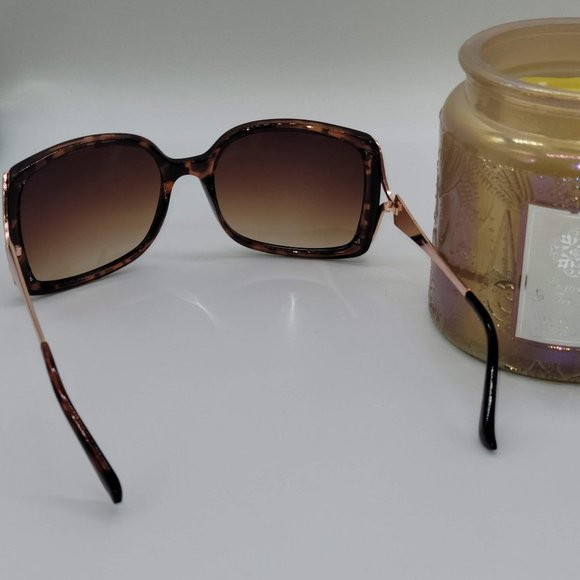 Eazy Breezy Woman's Sunglasses - Picture 5 of 8